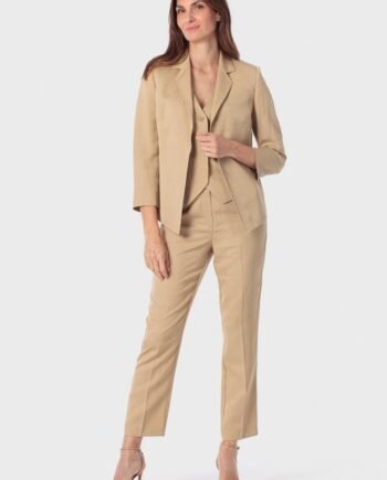 BEIGE TROUSERS, B
